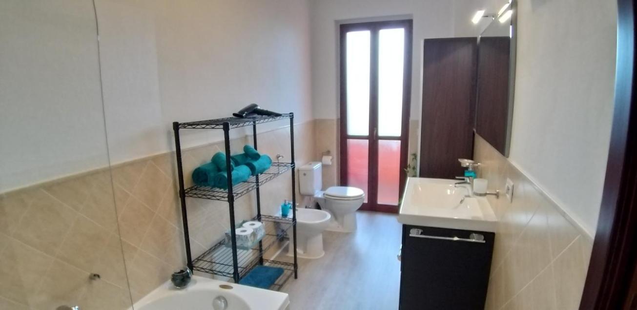 Casa Rosy - Stanza Privata Con Bagno Esclusivo E Parcheggio Gratuito Apartment Порто Торес Екстериор снимка
